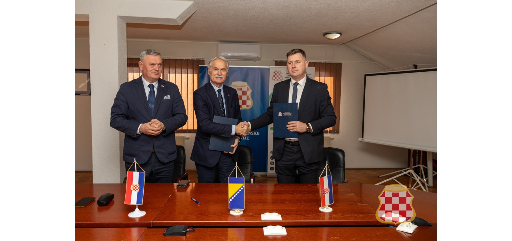 Potpisan Ugovor o izradi stručne studije upravljanja populacijom divljih konja u Hercegbosanskoj županiji 